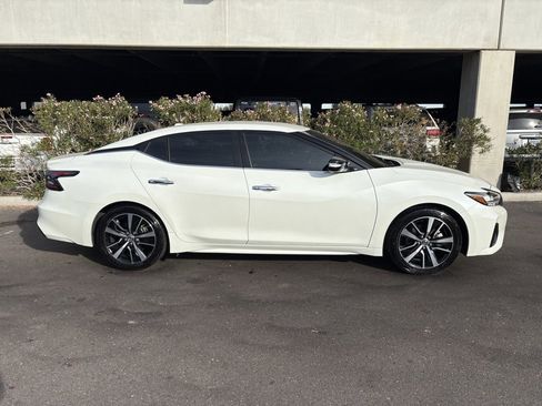 Used 2022 Nissan Maxima SV image 3