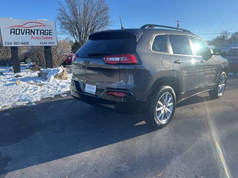Used 2018 Jeep Cherokee Latitude AWD/4WD image 6