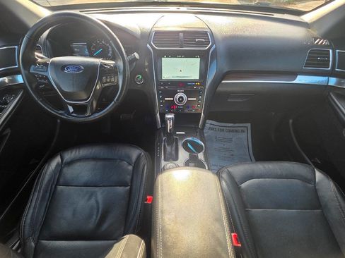 Used 2017 Ford Explorer Limited image 11
