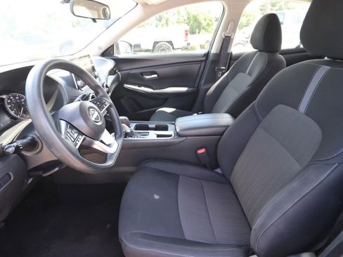 Used 2024 Nissan Sentra SV FWD image 2