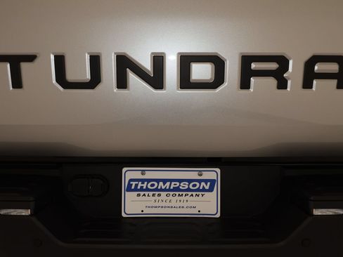 Used 2025 Toyota Tundra Limited AWD/4WD image 38