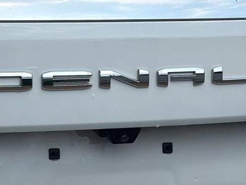 Used 2025 GMC Yukon XL Denali AWD/4WD image 29