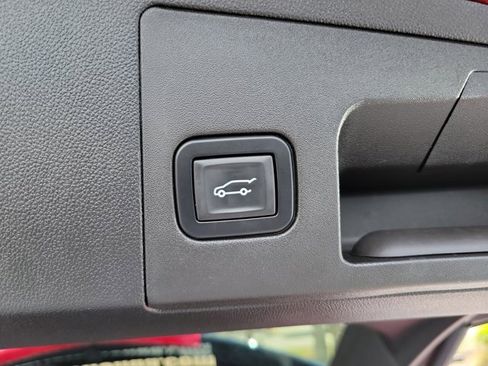 Used 2018 Cadillac XT5 Luxury w/ Driver Awareness Package image 14