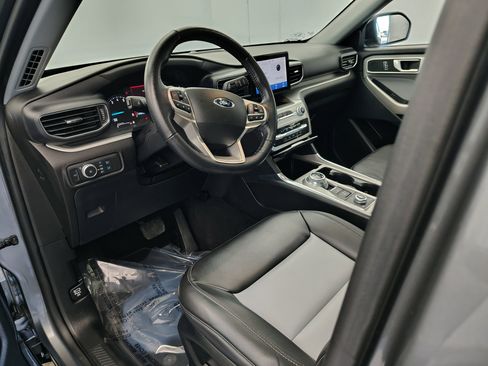 Used 2022 Ford Explorer XLT w/ Equipment Group 202A image 49