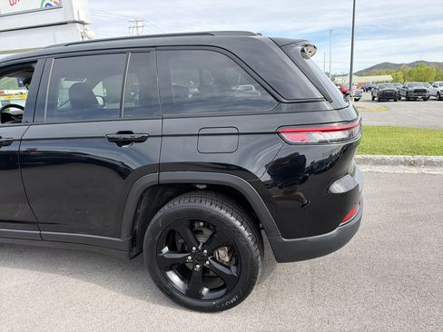 Used 2023 Jeep Grand Cherokee Limited w/ Black Appearance Package RWD image 9