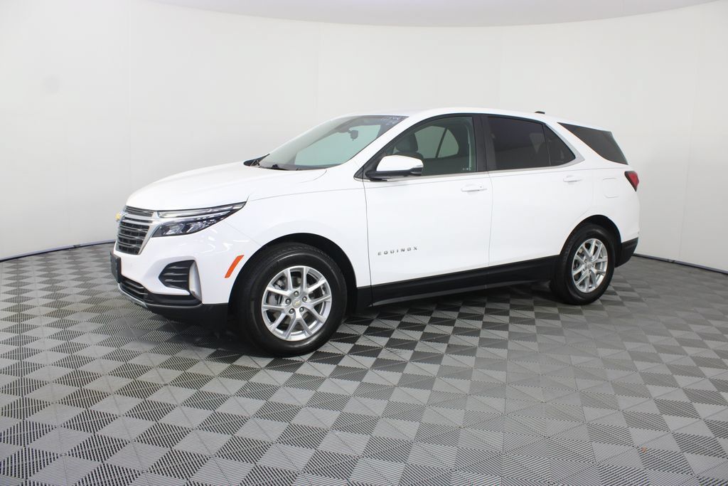 Used 2024 Chevrolet Equinox LT FWD image 2