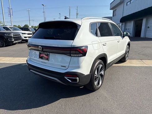 Used 2025 Volkswagen Taos SE AWD/4WD image 4