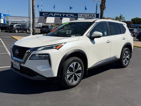 Used 2023 Nissan Rogue SV FWD image 3