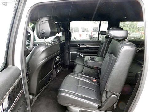 Used 2023 Jeep Wagoneer L Series II image 12