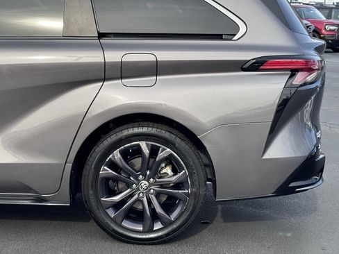 Used 2022 Toyota Sienna XSE image 41