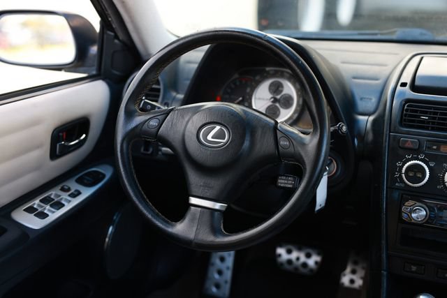 Used 2004 Lexus IS 300 RWD image 33