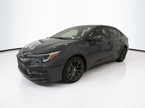 Used 2025 Toyota Corolla SE FWD image 3