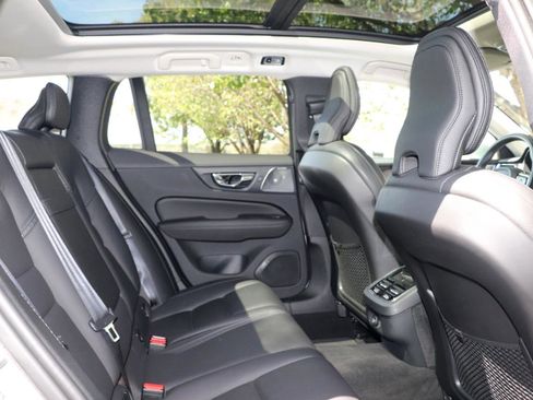 Used 2020 Volvo V60 T5 Cross Country AWD/4WD image 36