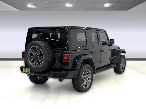 Used 2023 Jeep Wrangler Unlimited Sahara AWD/4WD image 7