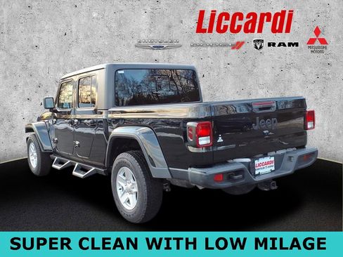 Used 2021 Jeep Gladiator Sport image 4
