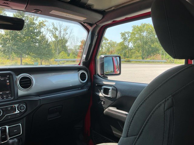Used 2018 Jeep Wrangler Unlimited Sahara w/ Uconnect 4C Nav & Sound Group AWD/4WD image 29