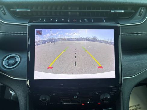 Used 2023 Jeep Grand Cherokee L Limited w/ Black Appearance Package image 22