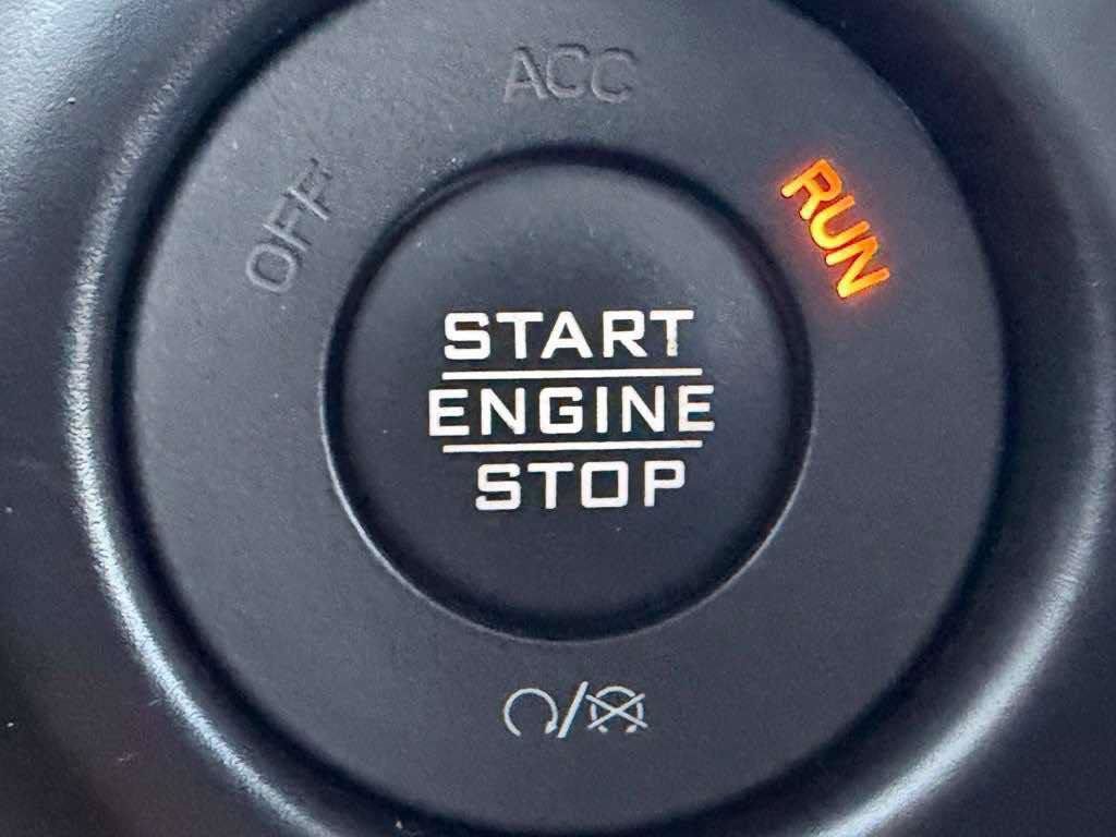 Used 2023 Jeep Wrangler Unlimited Sahara AWD/4WD image 19