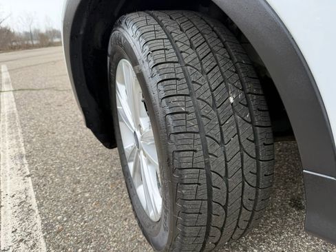 Used 2018 Ford Escape SEL image 9