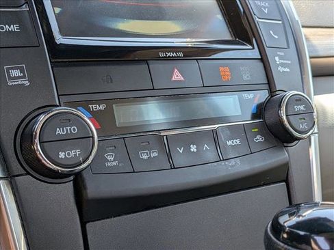Used 2017 Toyota Camry XLE FWD image 8