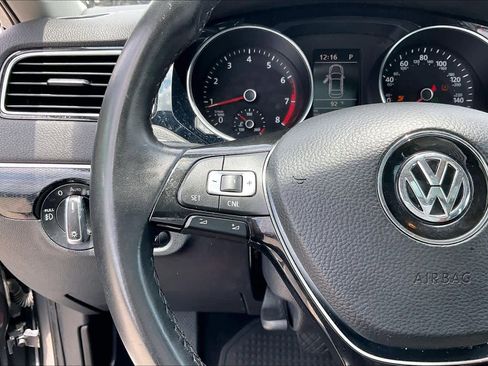 Used 2017 Volkswagen Jetta SEL FWD image 24
