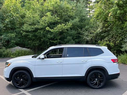 Used 2023 Volkswagen Atlas SE w/ Panoramic Sunroof Package AWD/4WD image 2