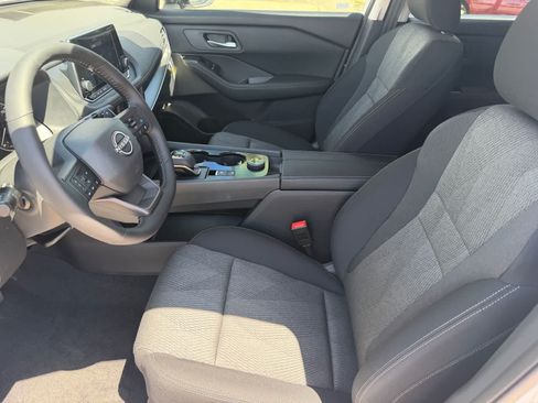 New 2026 Nissan Rogue SV AWD/4WD image 13
