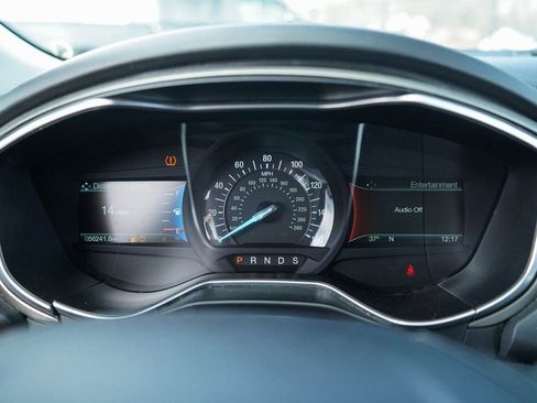 Used 2016 Ford Fusion SE w/ Equipment Group 202A image 4