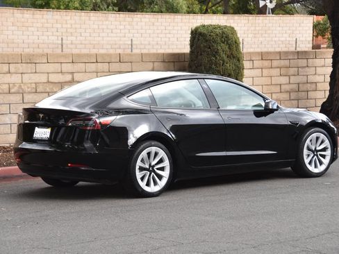 Used 2021 Tesla Model 3 Standard Range Plus image 17