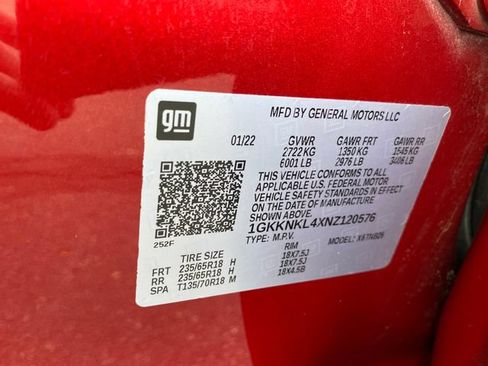 Used 2022 GMC Acadia SLE w/ Driver Convenience Package FWD image 24