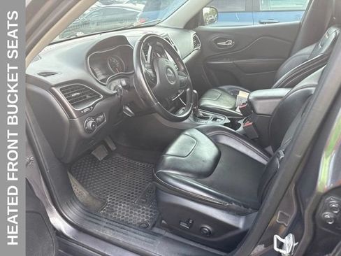 Used 2019 Jeep Cherokee Trailhawk w/ Cold Weather Group AWD/4WD image 3