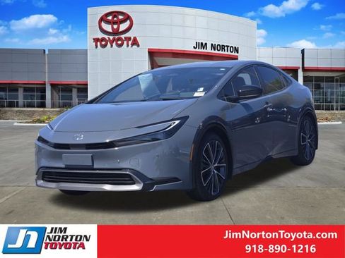 Used 2024 Toyota Prius XLE FWD image 4