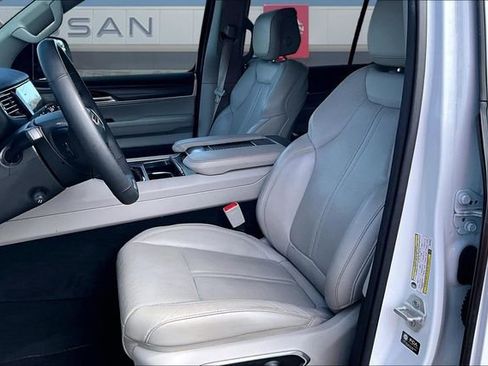 Used 2024 Jeep Wagoneer Series II w/ Flexible Seating Group image 18