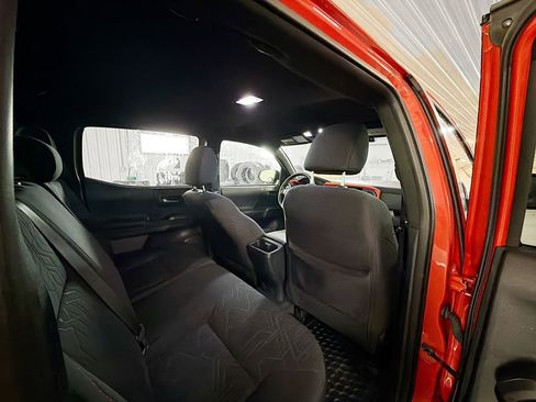 Used 2016 Toyota Tacoma TRD Sport AWD/4WD image 11