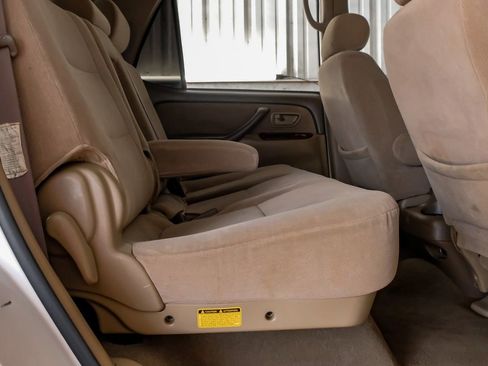 Used 2004 Toyota Sequoia SR5 image 33