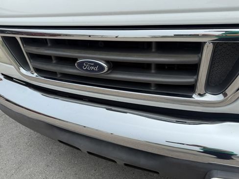 Used 2005 Ford E-350 and Econoline 350 Super Duty RWD image 18