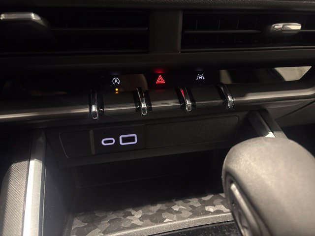 Used 2025 Chevrolet Colorado W/T w/ Advanced Trailering Package AWD/4WD image 19