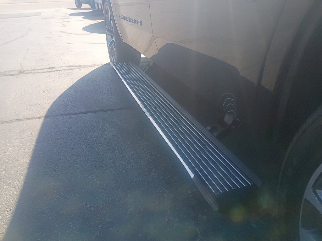 Used 2022 Jeep Grand Wagoneer Series III w/ HD Trailer Tow Package AWD/4WD image 18