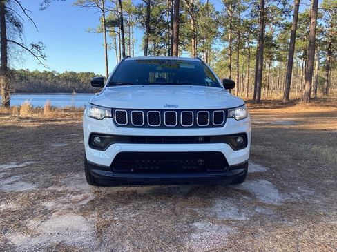 Used 2024 Jeep Compass Latitude image 8