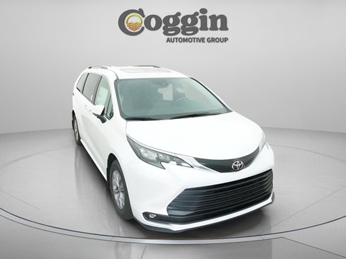 New 2026 Toyota Sienna XLE image 27