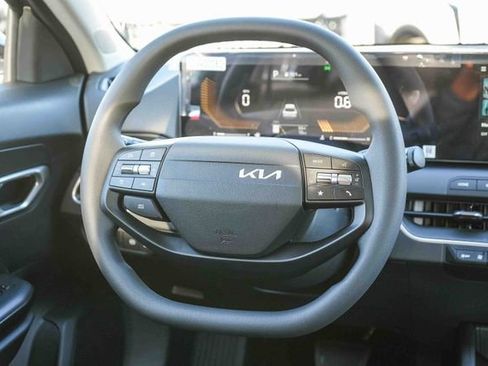New 2026 Kia K4 FWD image 18