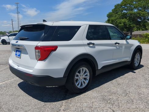 Certified 2021 Ford Explorer 2WD image 3