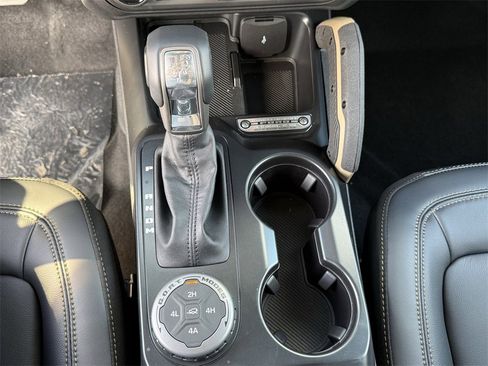 New 2025 Ford Bronco Badlands image 28