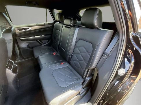 Used 2024 Volkswagen Atlas Cross Sport SE FWD image 22