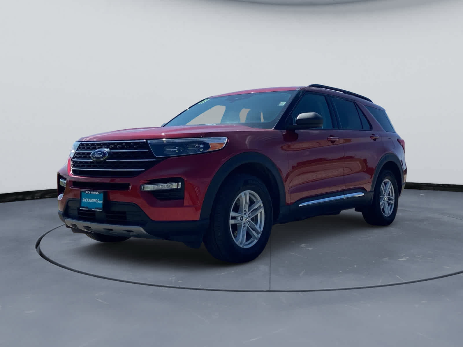 Used 2023 Ford Explorer XLT w/ Equipment Group 202A AWD/4WD image 13