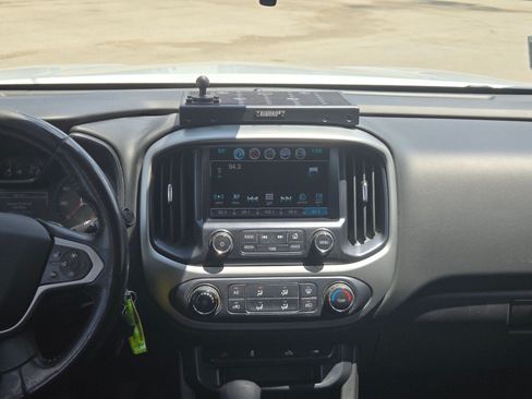 Used 2018 Chevrolet Colorado LT AWD/4WD image 16