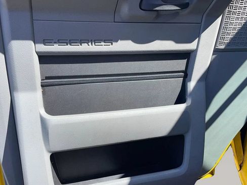 Used 2022 Ford E-350 and Econoline 350 Super Duty RWD image 38