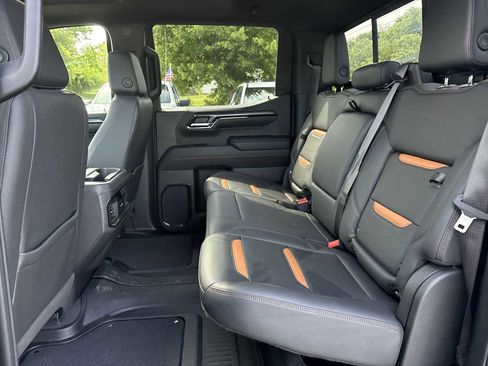Used 2024 GMC Sierra 1500 AT4 w/ Technology Package AWD/4WD image 26
