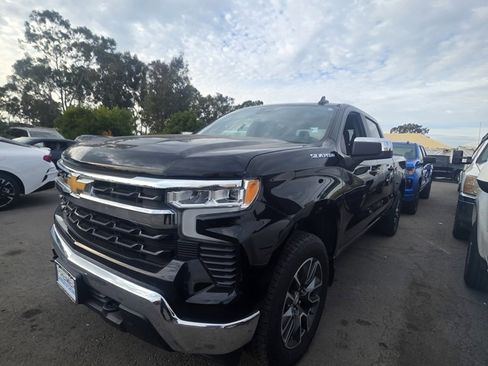 Used 2023 Chevrolet Silverado 1500 LT image 2