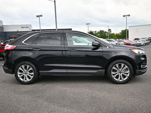 Used 2019 Ford Edge Titanium w/ Cold Weather Package AWD/4WD image 5